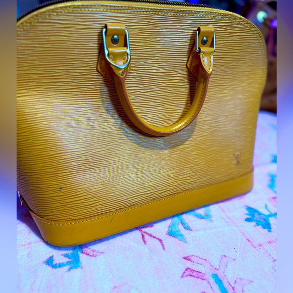 Louis Vuitton Epi Alma PM Handbag - VINTAGE - Picture 8 of 16